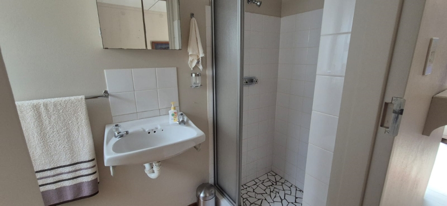 5 Bedroom Property for Sale in Hartenbos Central Western Cape